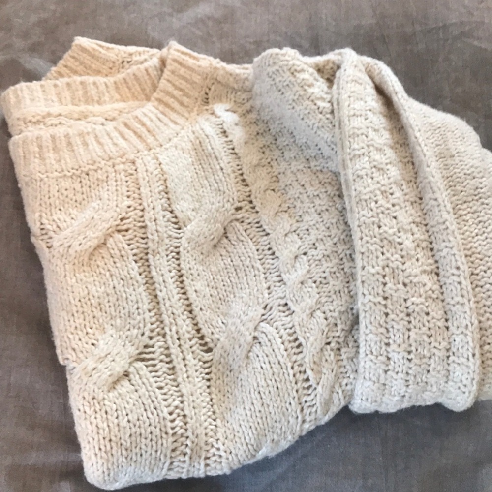Soft Hollister Knit Sweater